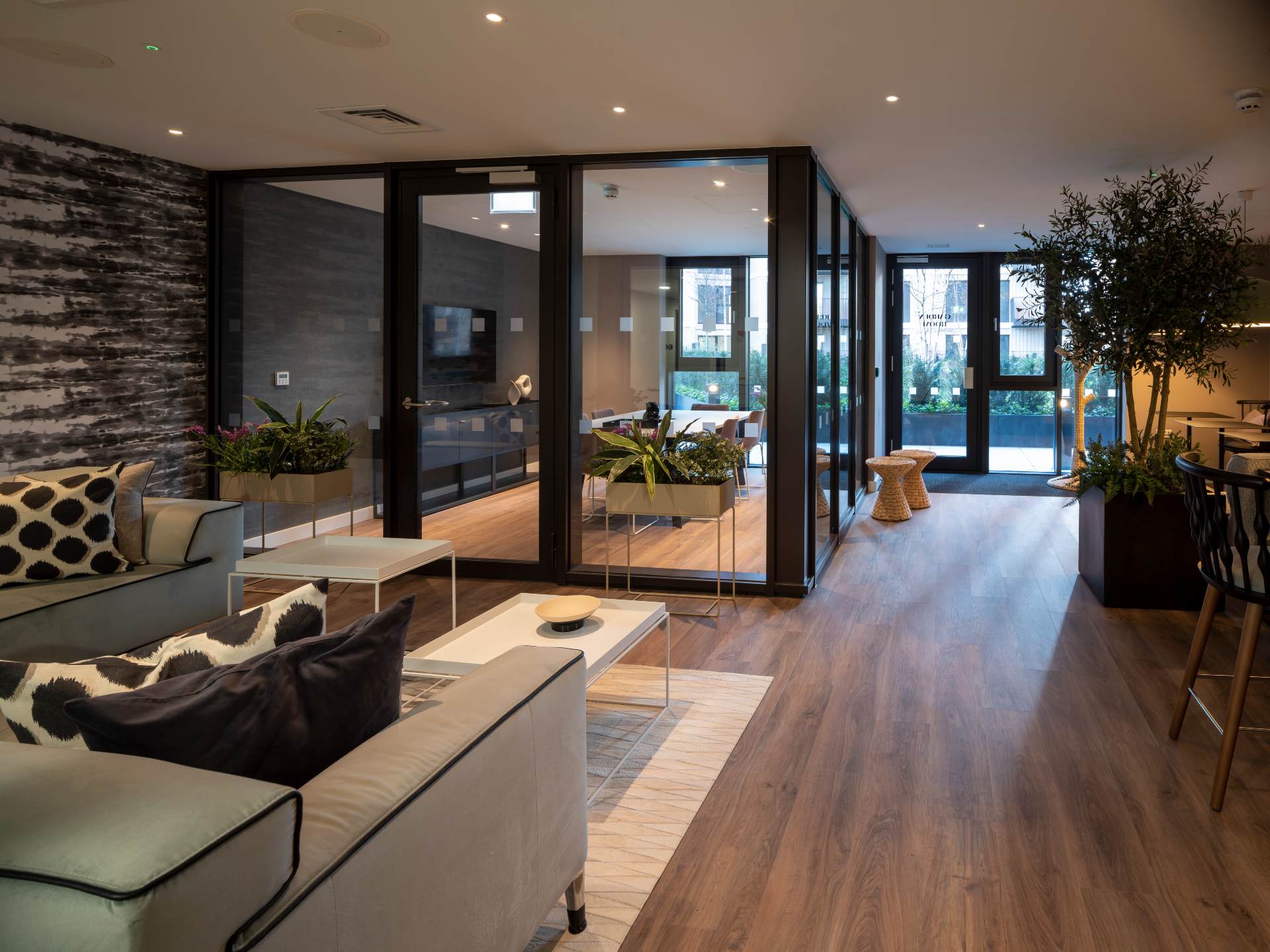 CO-WORKING LOUNGE Image